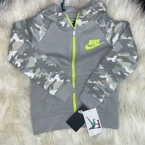 (SOLD) Nike Size 6 Grey Boys Hoodie